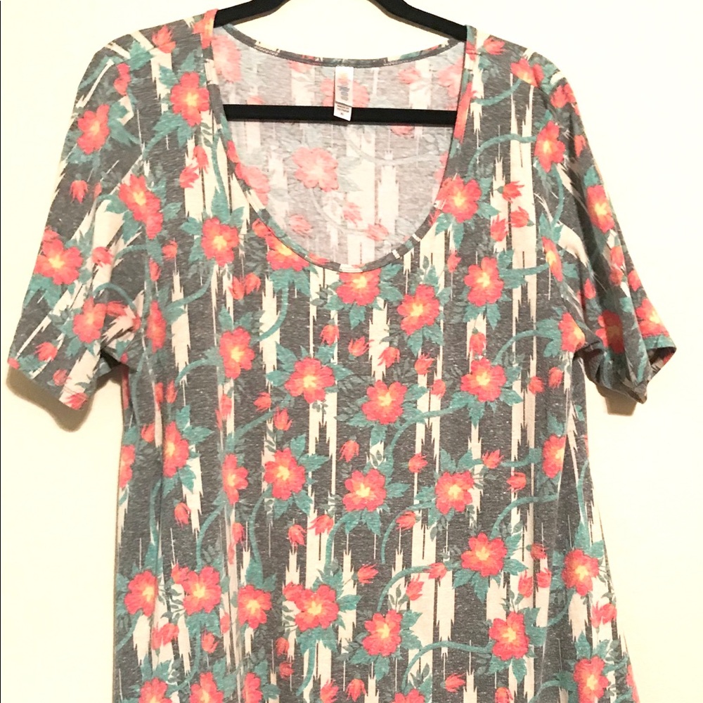EUC LuLaRoe Perfect Tee